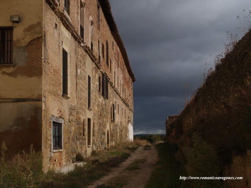 FACHADA SUR DEL MONASTERIO VIEJO